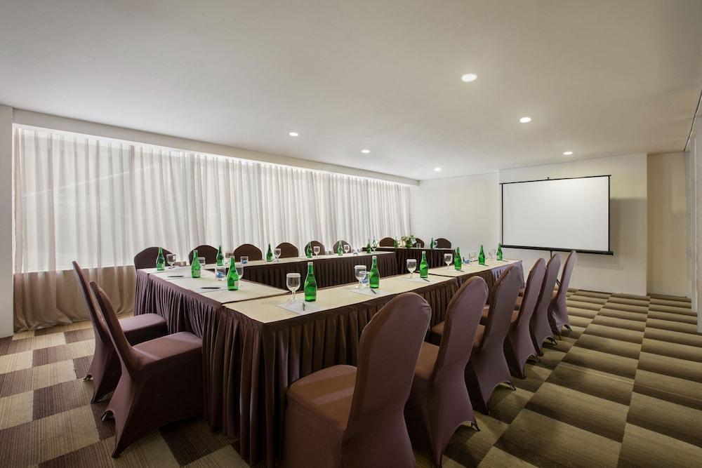Hotel Grandhika Iskandarsyah Джакарта Екстер'єр фото