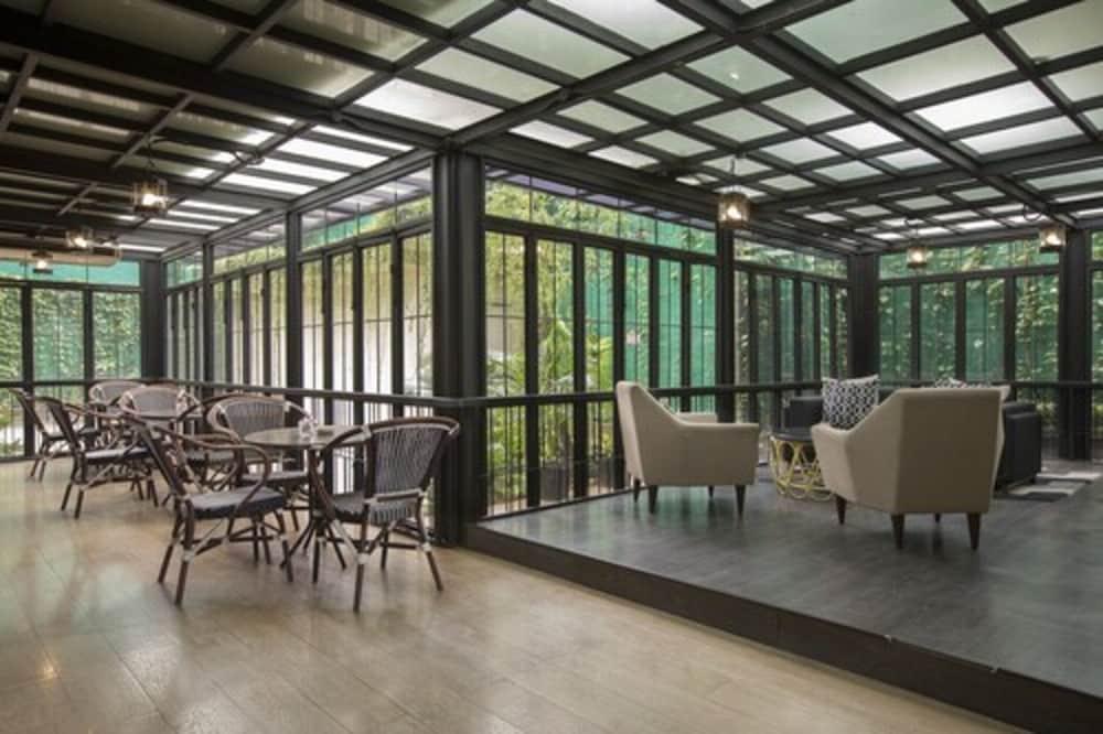 Hotel Grandhika Iskandarsyah Джакарта Екстер'єр фото