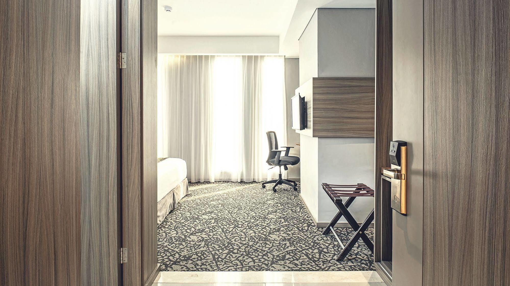 Hotel Grandhika Iskandarsyah Джакарта Екстер'єр фото